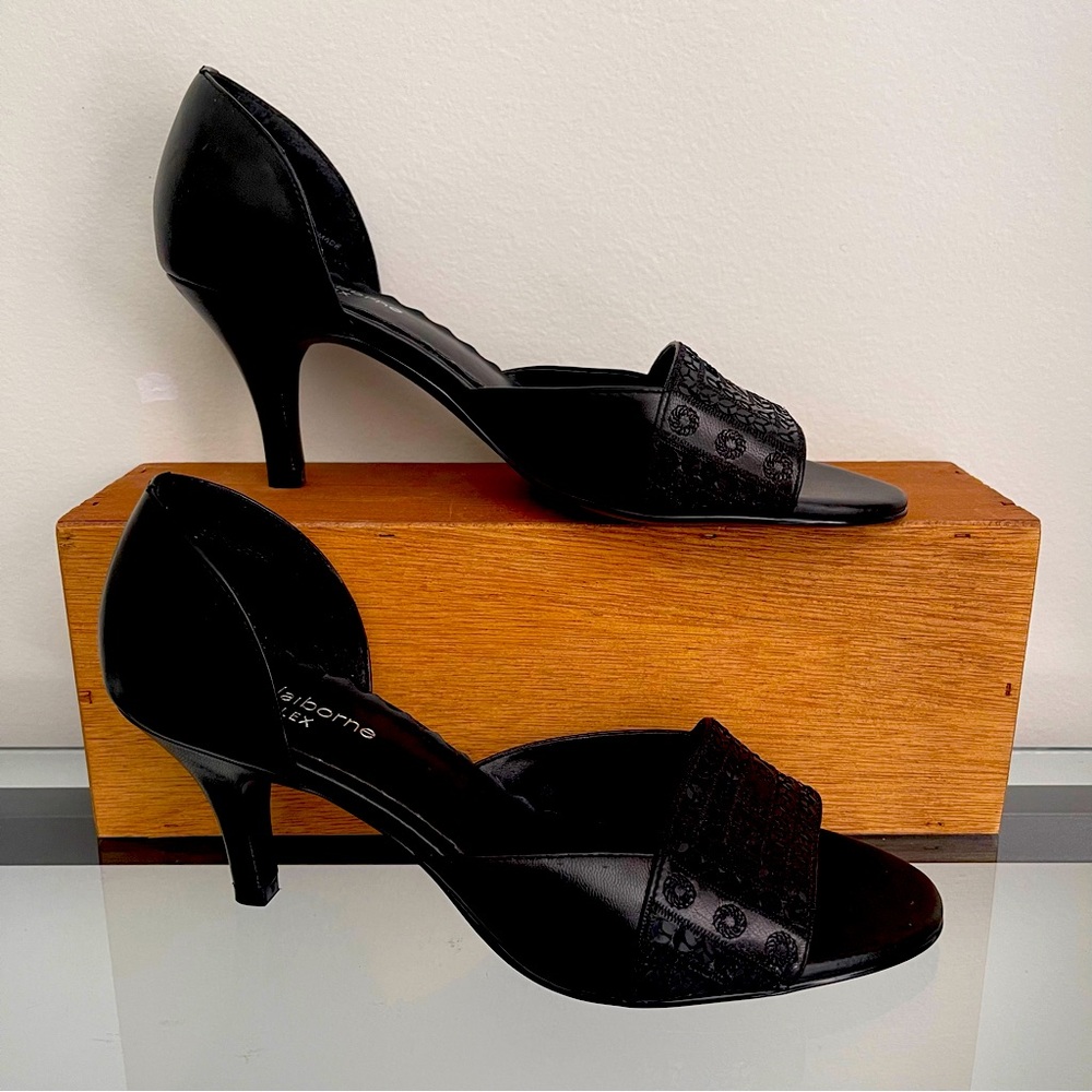 Liz Claiborne Flex sequence pump